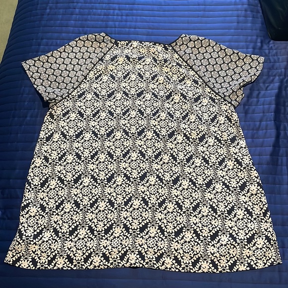 Loft navy white short sleeve blouse - Picture 3 of 6